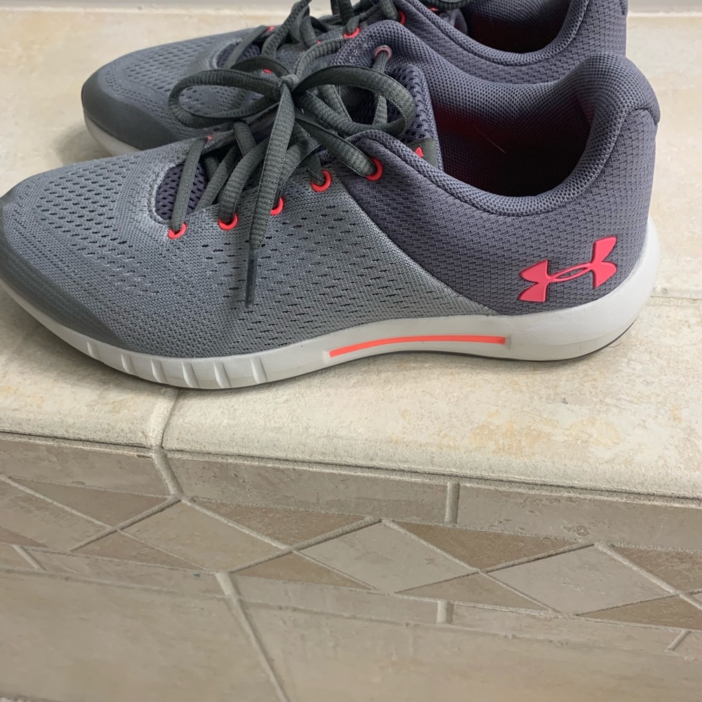 Under armor tennis shoes. SOLD